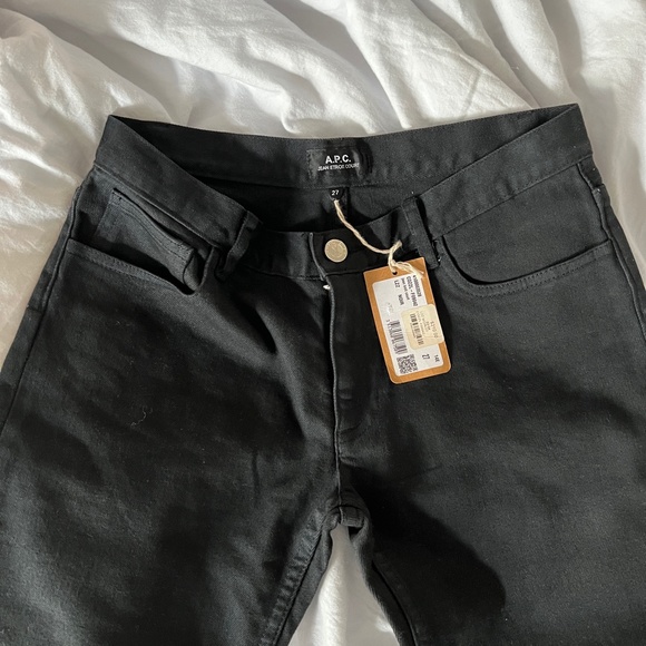 A.P.C. Etroit Court Jean, Low-rise Black Jean - Picture 2 of 5